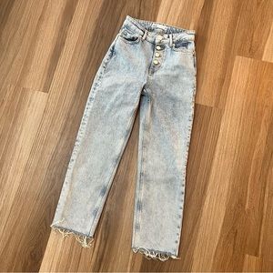LIKE NEW Zara light wash straight ankle jeans with raw hem